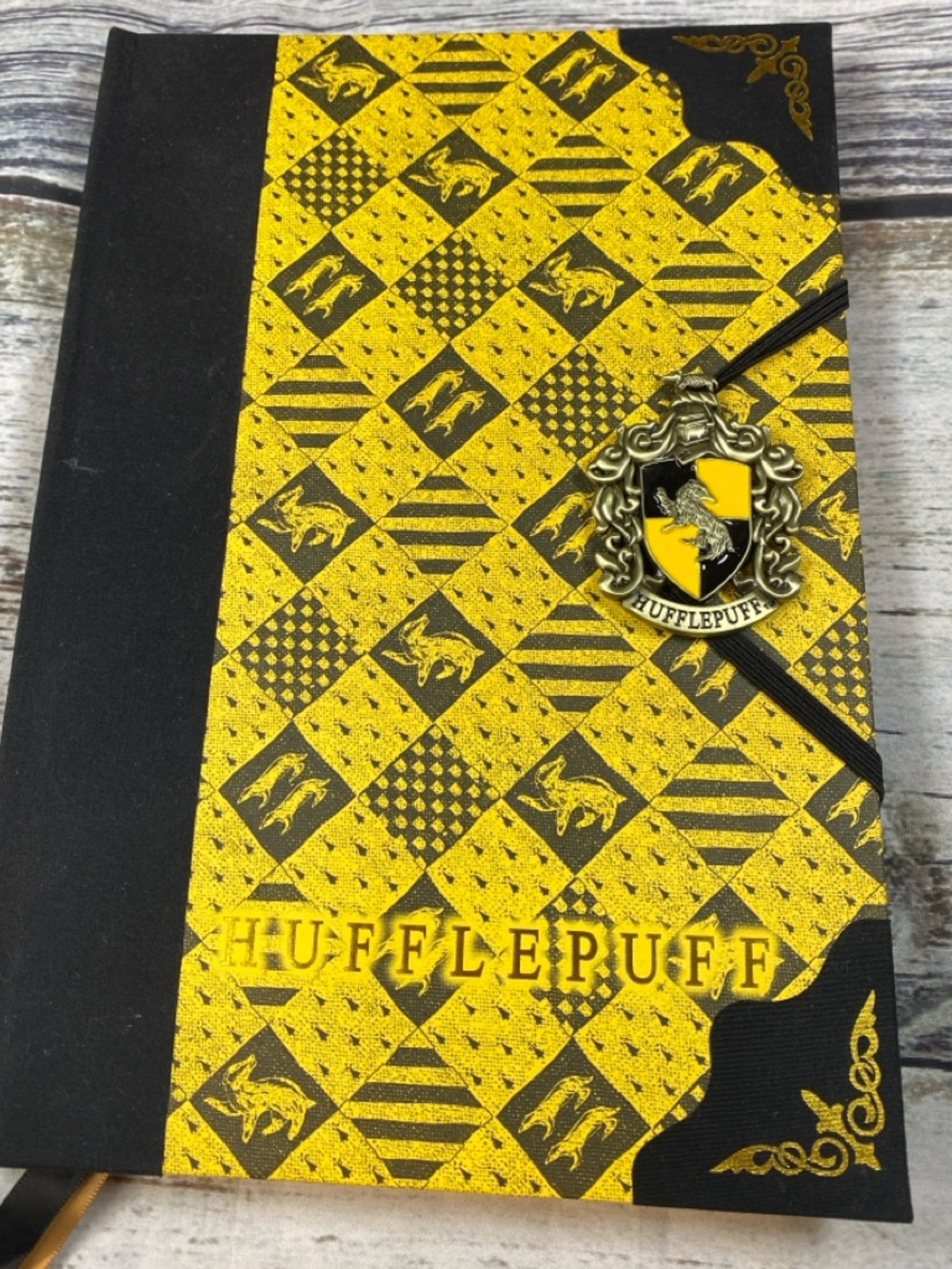 Harry Potter Hufflepuff Notebook/Journal w/Crest Charm Elastic Closure Blk/Yell